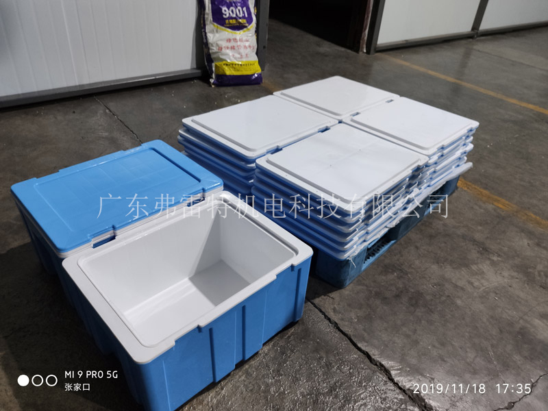 聚氨酯高壓發(fā)泡保溫箱